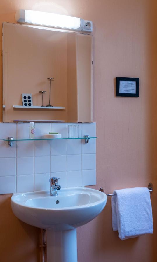 Hotel Auberge Des Remparts 라발 외부 사진